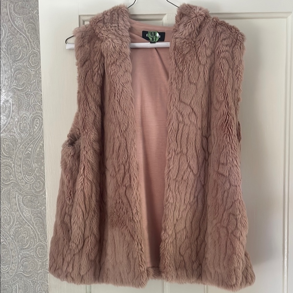 Express Faux Fur Vest in Blush Pink